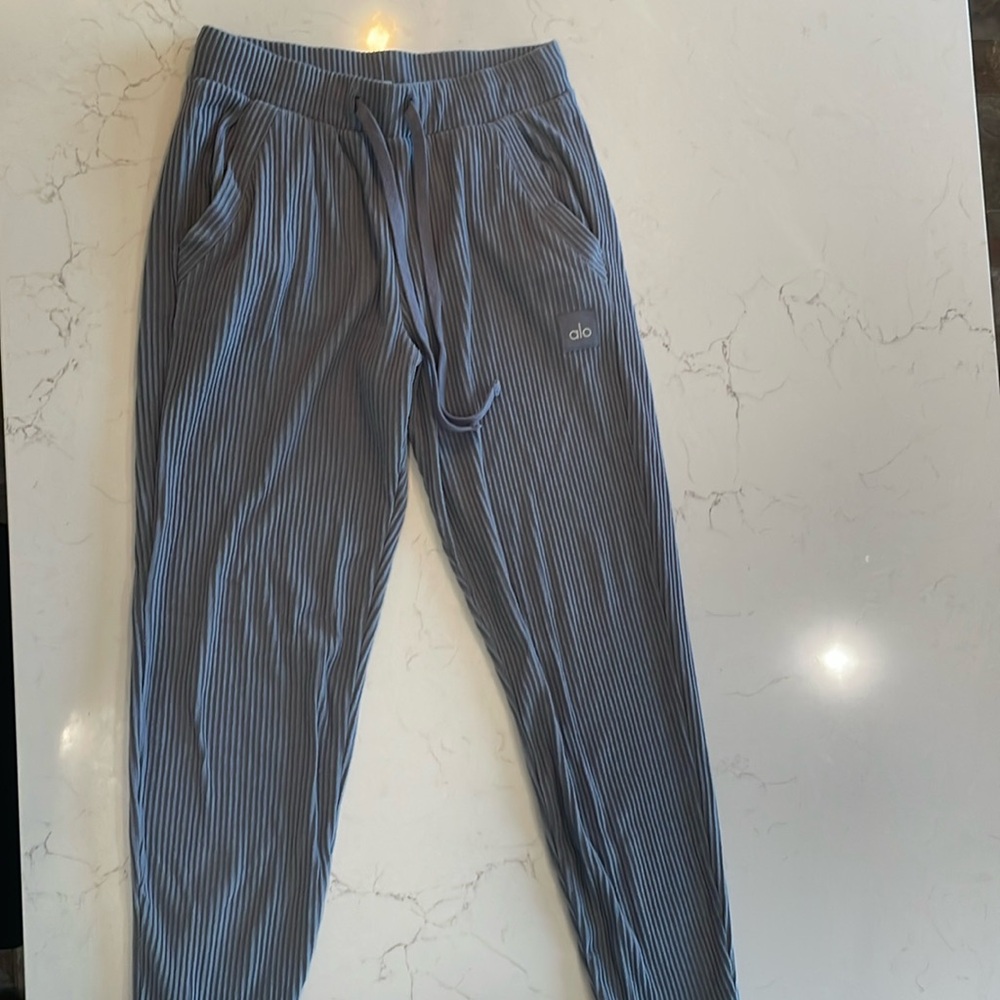 ALO YOGA MUSE SWEATPANTS - BLUE, MEDIUM